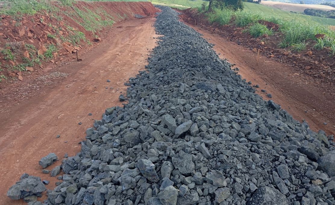 Obras de Melhorias nas vias públicas estão em andamento.