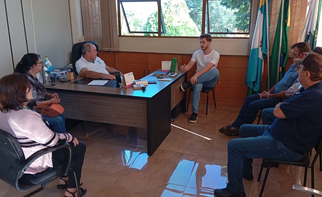 Prefeito Vanderlei Recebe Integrantes do Grupo Esperança.