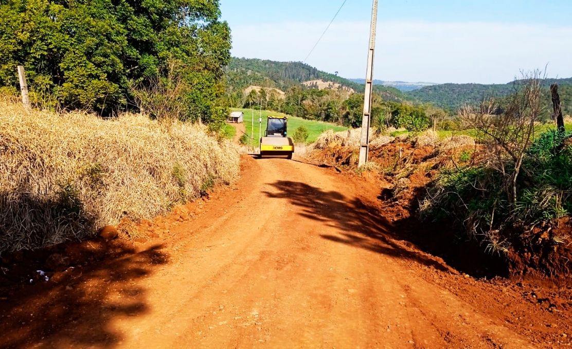 Secretaria de Viação e Obras segue firme no trabalho pelo interior.