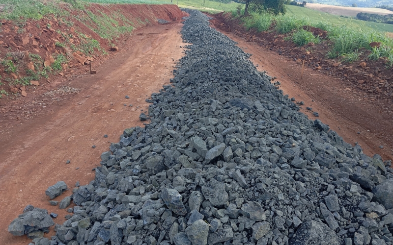 Obras de Melhorias nas vias públicas estão em andamento.