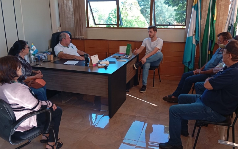 Prefeito Vanderlei Recebe Integrantes do Grupo Esperança.