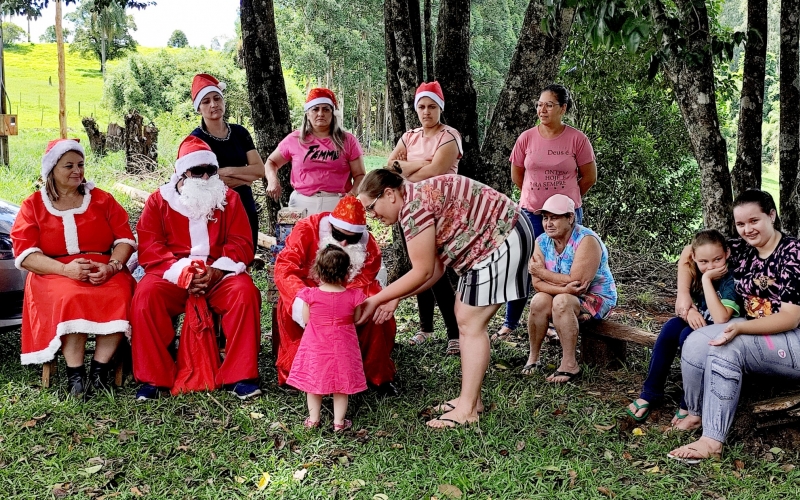 Visitas do Papai e Mamãe Noel de Porto Barreiro.