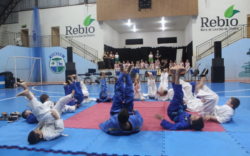 Apresentações das Oficinas do CRAS de Porto Barreiro.